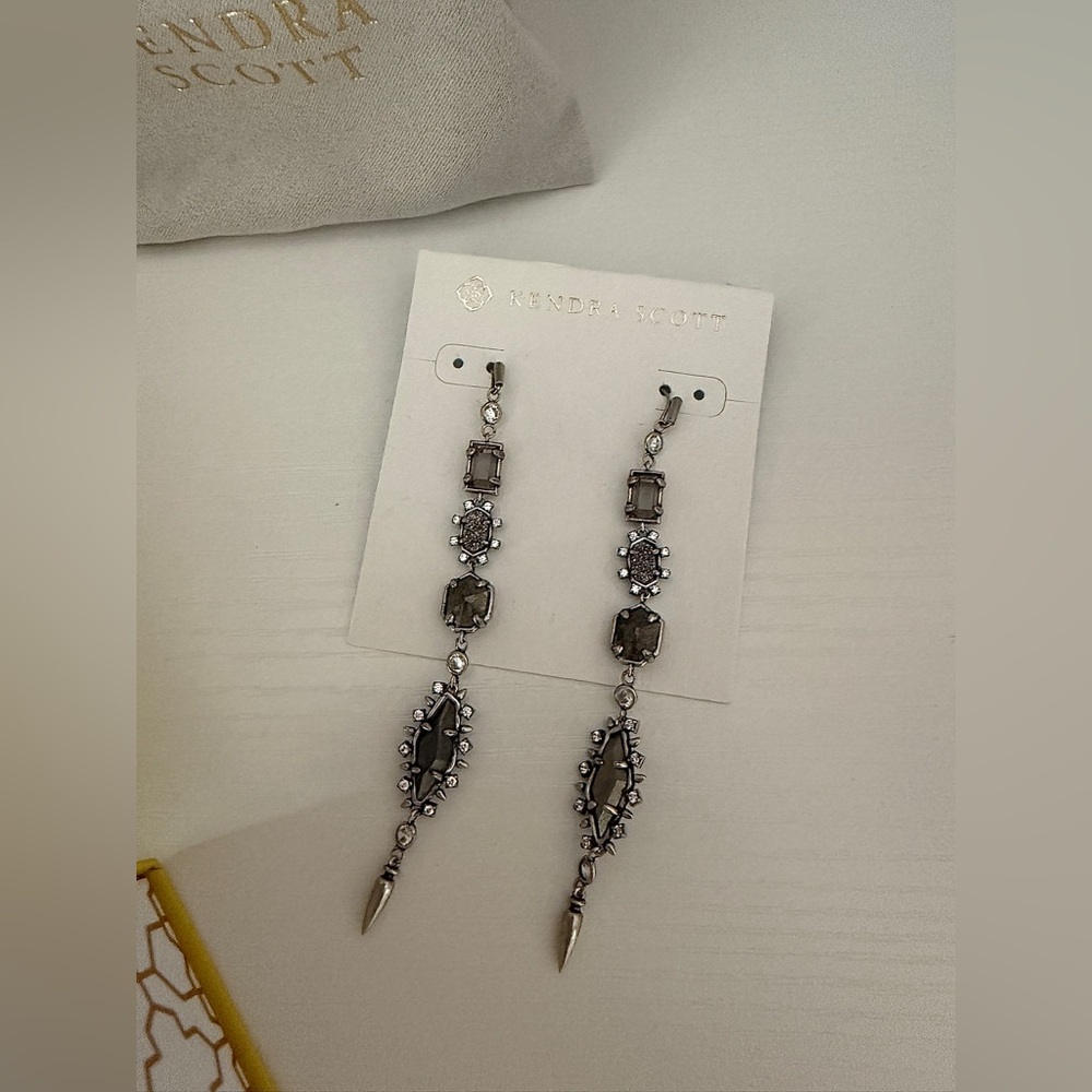✨NEW NEVER WORN✨ Kendra Scott Vintage Inspired Linear Earrings - Picture 3 of 5
